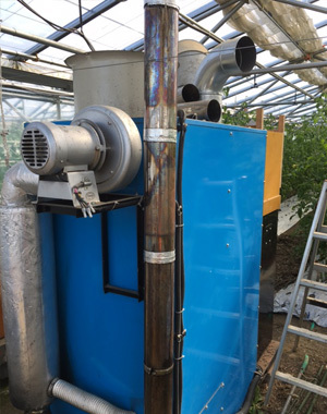 オーガニックnico ペレットボイラー 温室内に設置されているボイラー